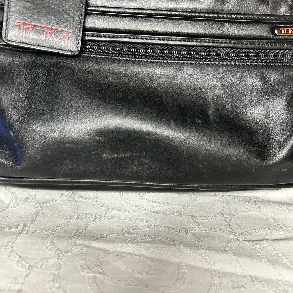 Tumi Black Leather Laptop Shoulder Briefcase.